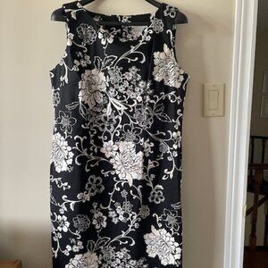 Studio Petite   Sheath Sleeveless Black and White Floral Size 10